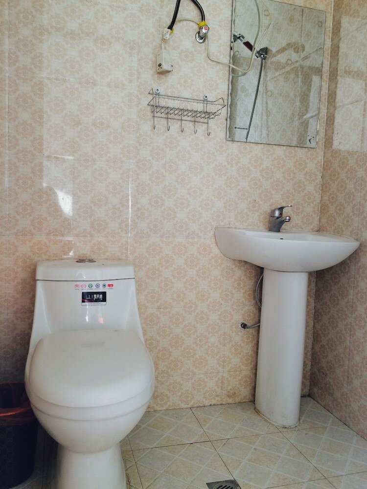 Hostal Galaha Int'l Youth Hostel Jl Rime Island