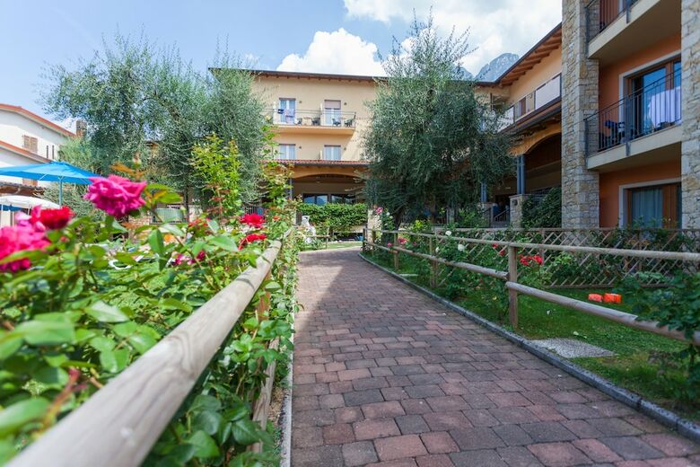 Villa Isabella Hotel & Residence