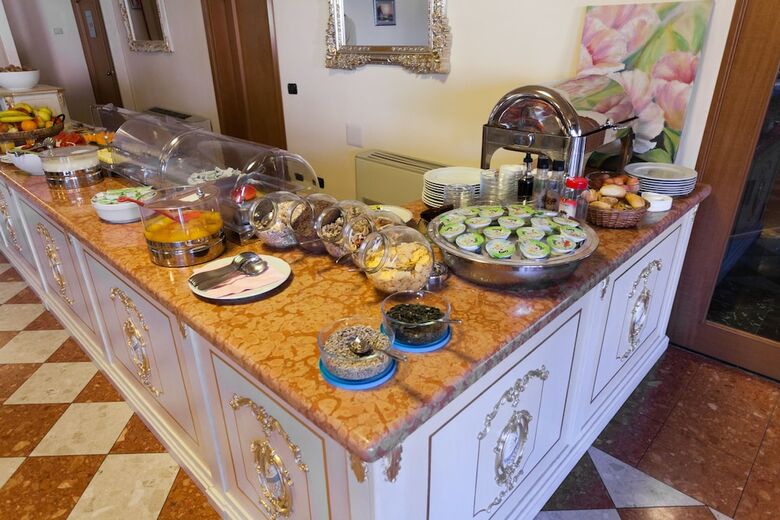 Villa Isabella Hotel & Residence