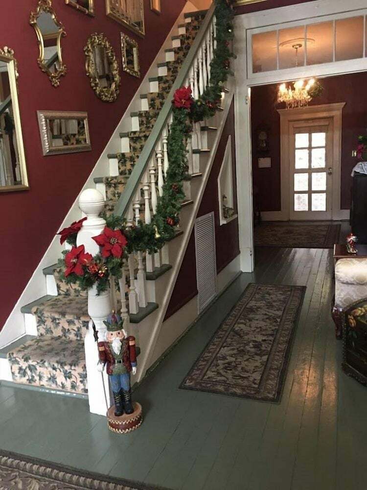 The Commodore Bed & Breakfast