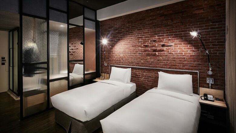 U.i.j Hotel & Hostel
