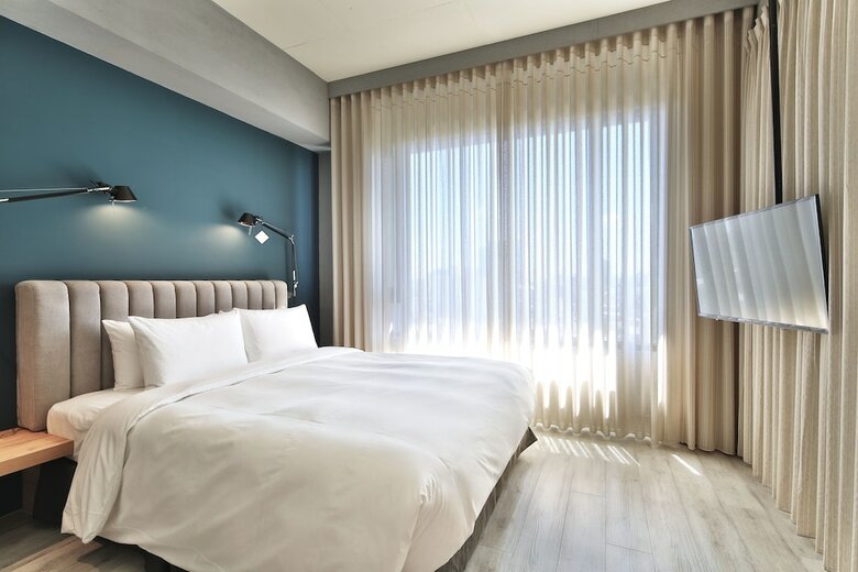 U.i.j Hotel & Hostel