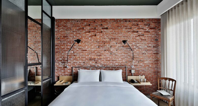 U.i.j Hotel & Hostel
