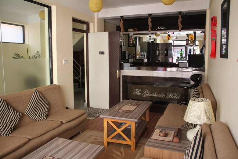 Hostal The Glasshouse Hotel & Hostel