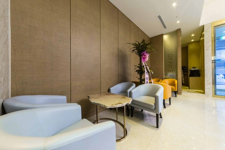 Hotel Indi Present