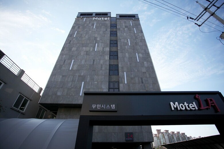 Motel May Ave