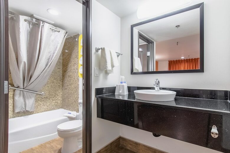 Hotel Motel 6 Victorville - Desert Express