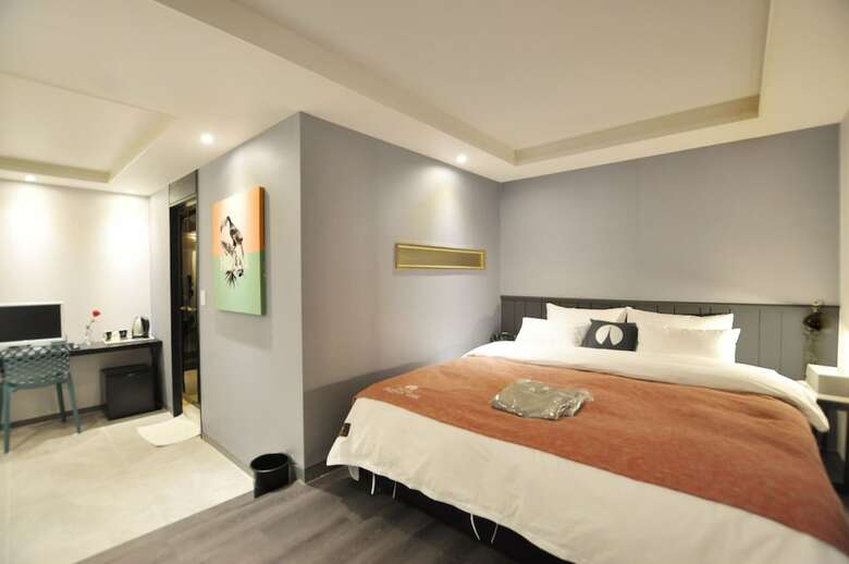 French Code Hotel
