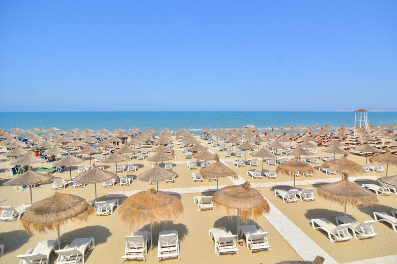 Hotel Sandy Beach Resort