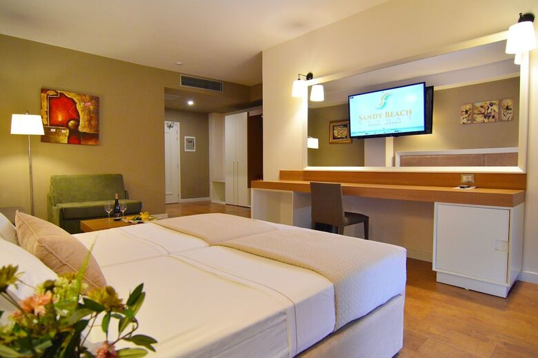 Hotel Sandy Beach Resort
