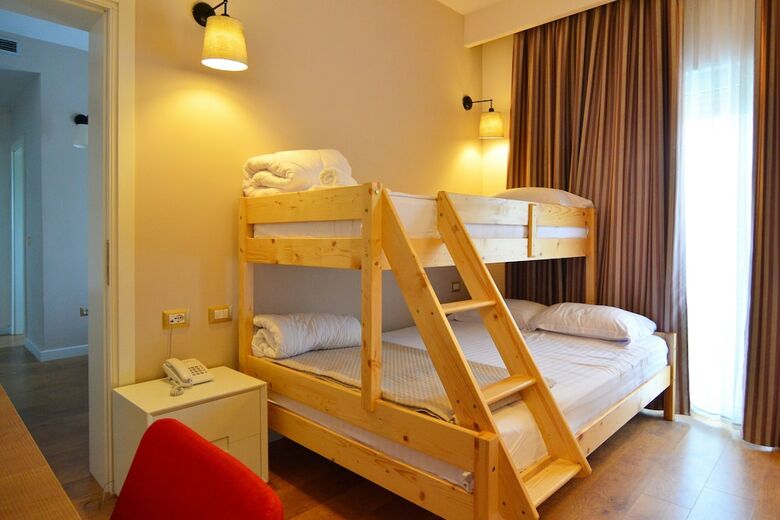 Hotel Sandy Beach Resort
