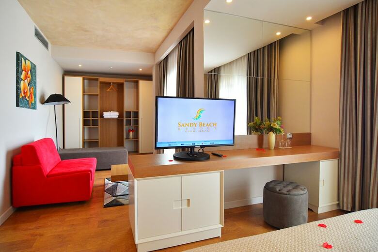 Hotel Sandy Beach Resort