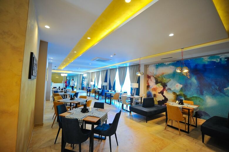 Hotel Sandy Beach Resort