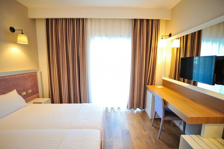 Hotel Sandy Beach Resort