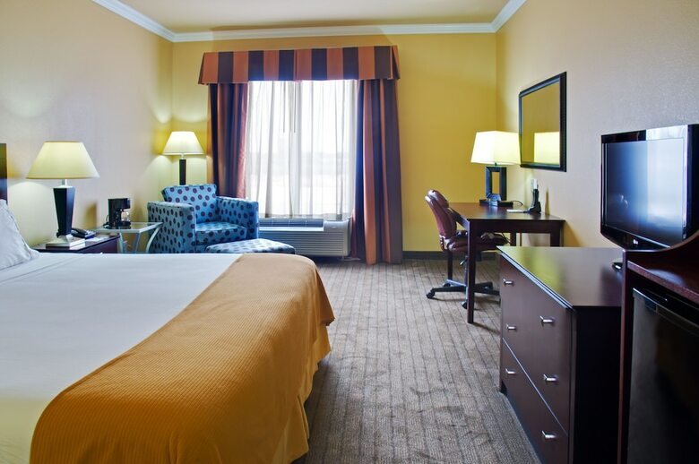 Holiday Inn Express Hotel & Suites Natchitoches