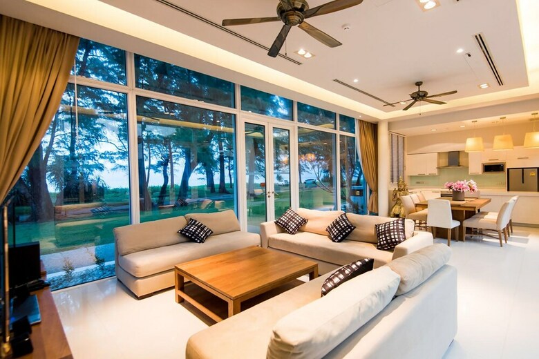 Excellence Beachfront Villa
