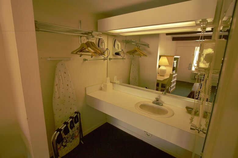 Hotel Golden Host Resort