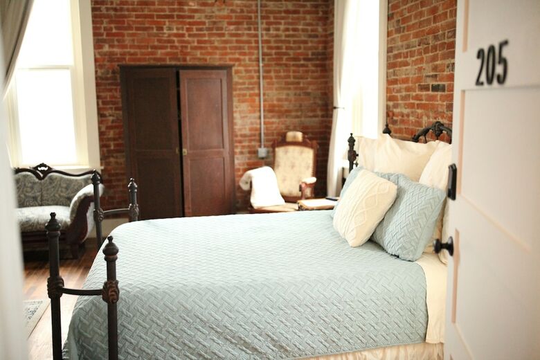 Hotel Eighteen-ninety Sleepover