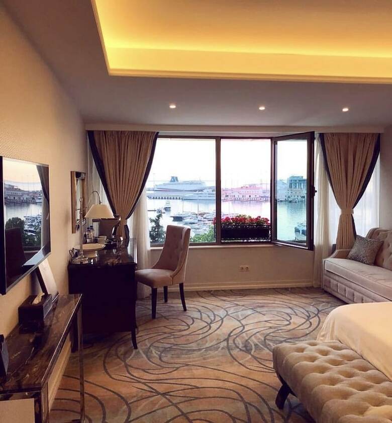 Marina Yacht Hotel