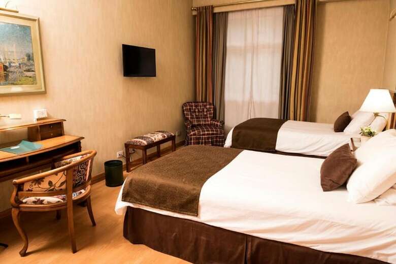 Hotel Mayflower Suites