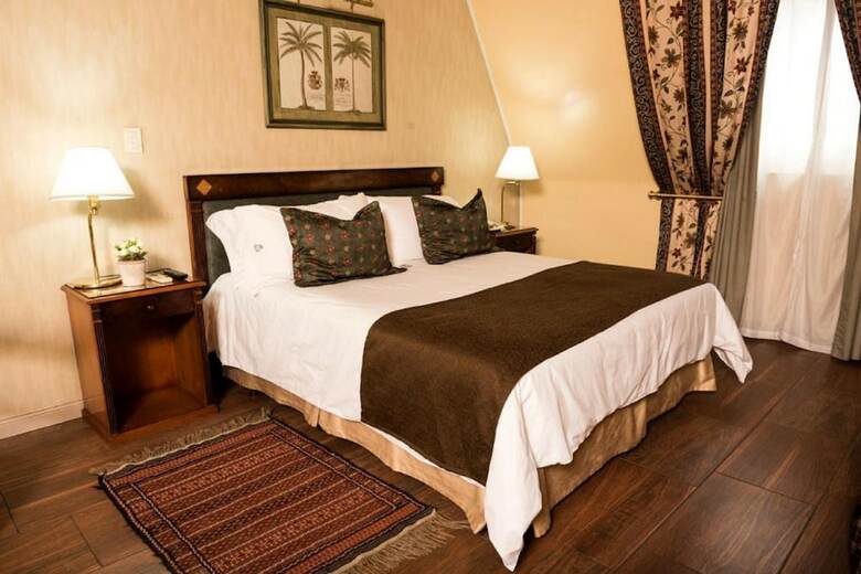 Hotel Mayflower Suites