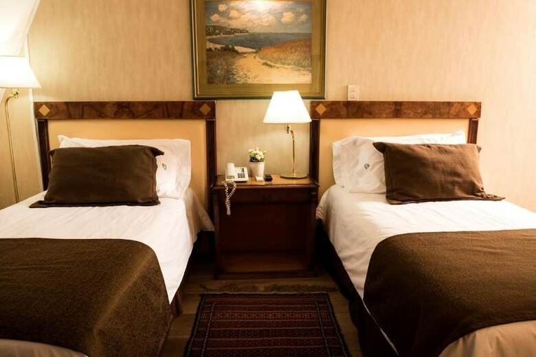 Hotel Mayflower Suites