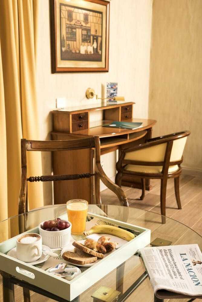 Hotel Mayflower Suites