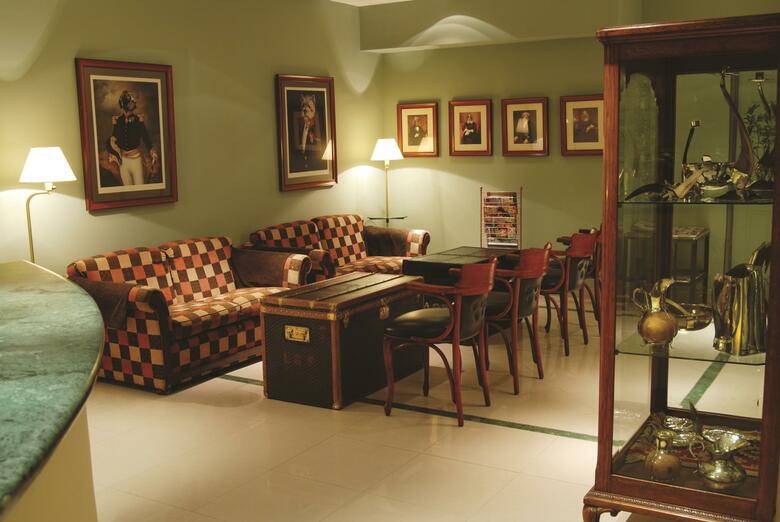 Hotel Mayflower Suites