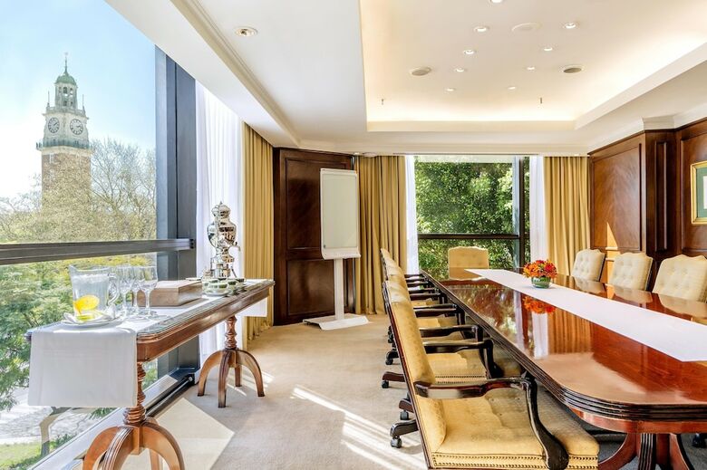 Park Tower - A Luxury Collection Hotel
