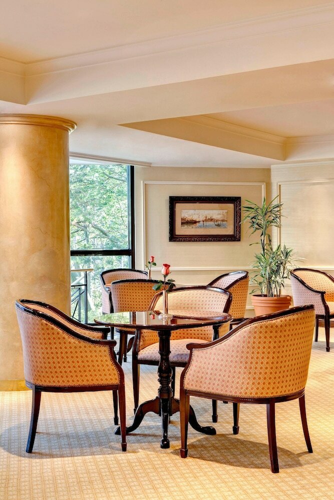 Park Tower - A Luxury Collection Hotel
