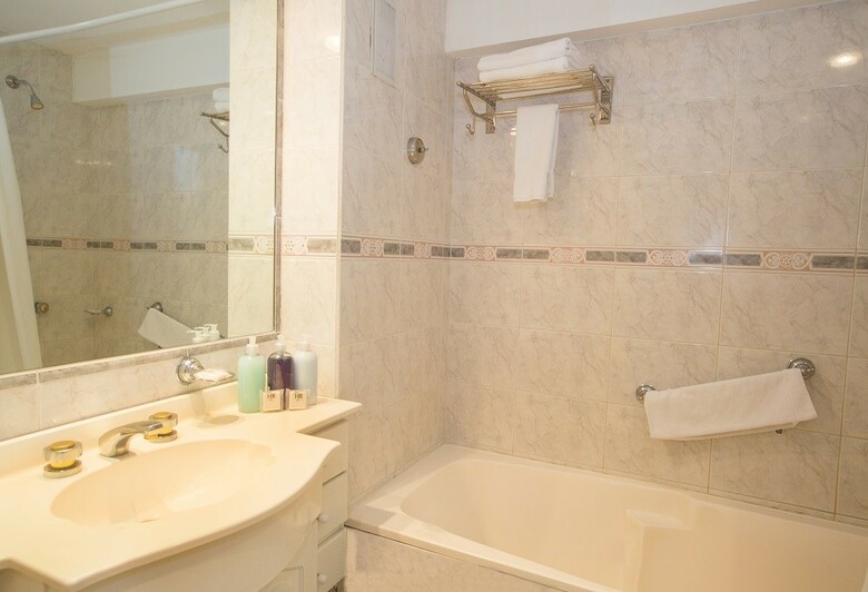 Reconquista Plaza Hotel