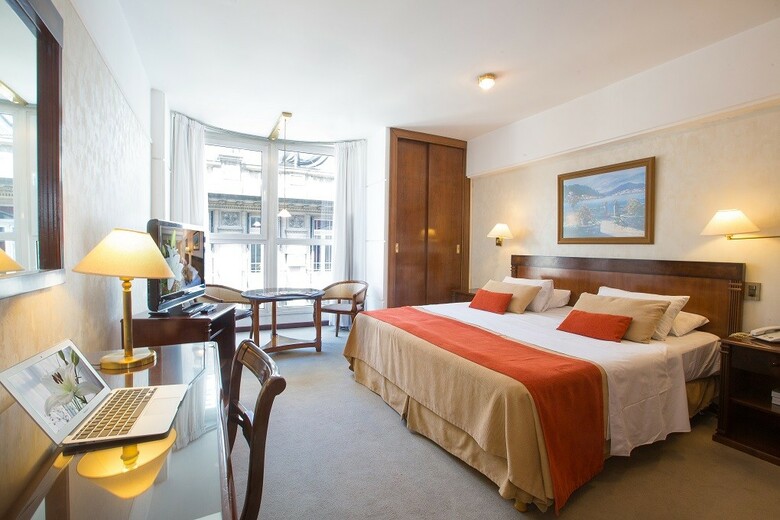 Reconquista Plaza Hotel