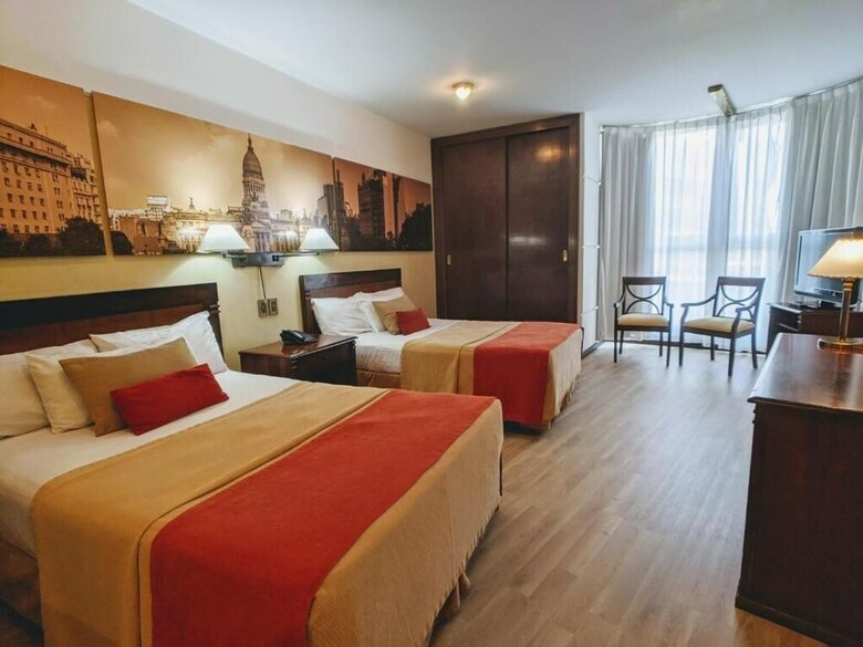 Reconquista Plaza Hotel