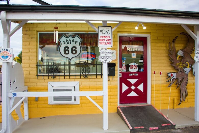 Motel Brad's Desert Inn