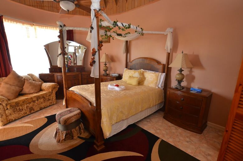 Dream Castle Villa, Montego Bay 8br