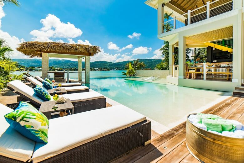 Villa Everything Nice By The Sea In Montego Bay 5br