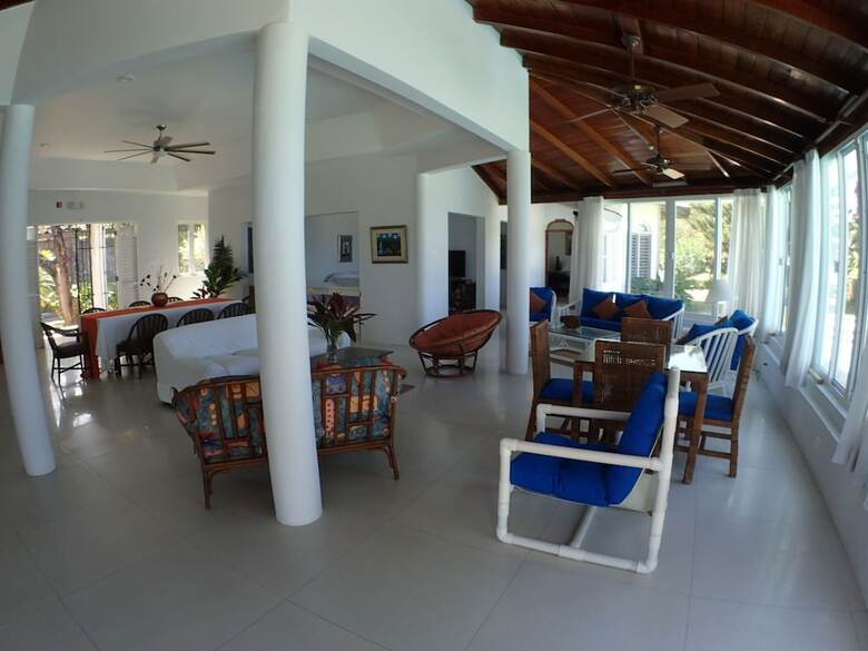 Villa Siesta - Runaway Bay 5br