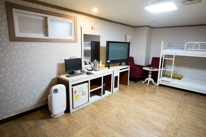Hotel Ritz Hostel