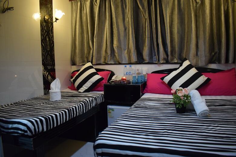 Hotel Manila Lounge