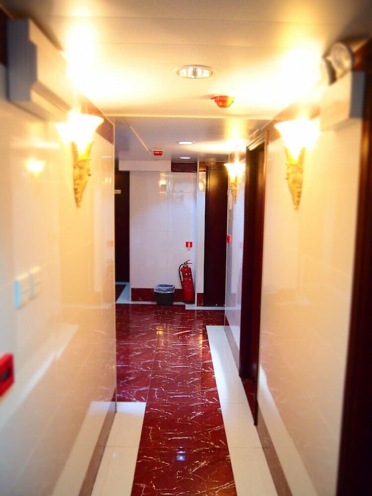 Hotel Manila Lounge