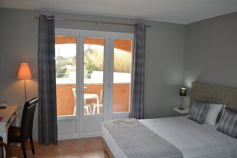 Hotel H�tel Saint Geni�s