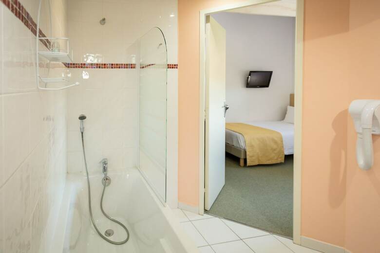 Hotel H�tel Saint Geni�s