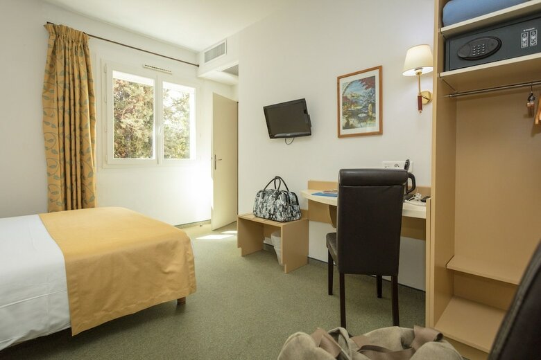 Hotel H�tel Saint Geni�s
