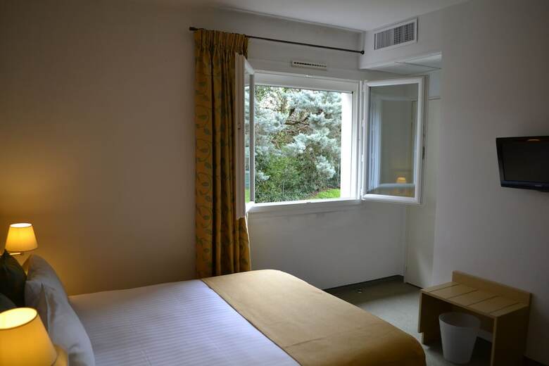 Hotel H�tel Saint Geni�s