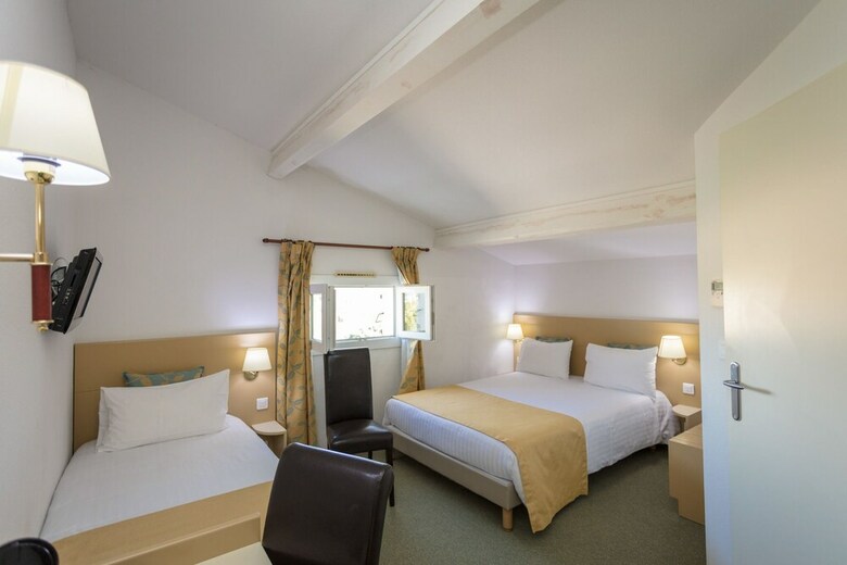 Hotel H�tel Saint Geni�s
