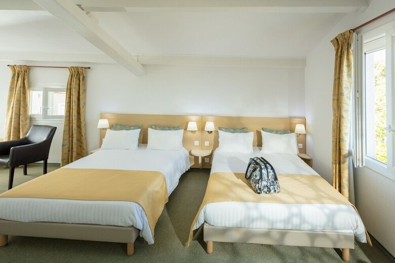 Hotel H�tel Saint Geni�s