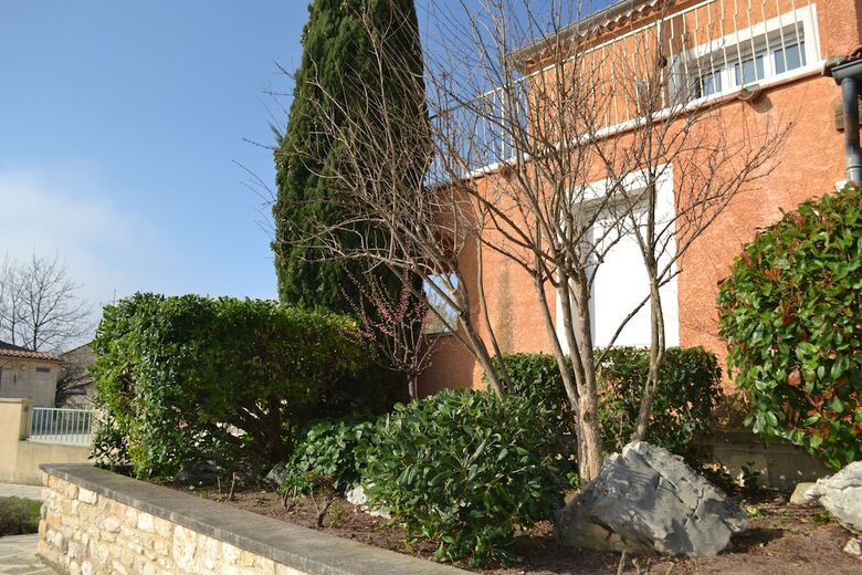 Hotel H�tel Saint Geni�s