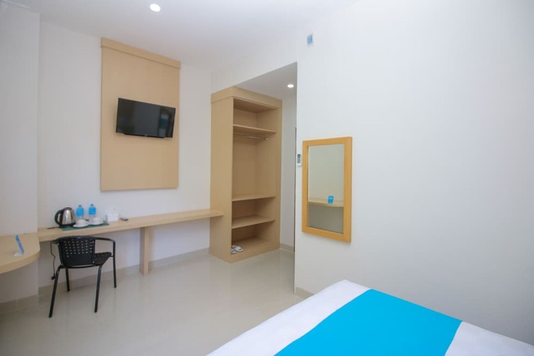 Hotel Airy Bahu Wolter Monginsidi 26 Manado