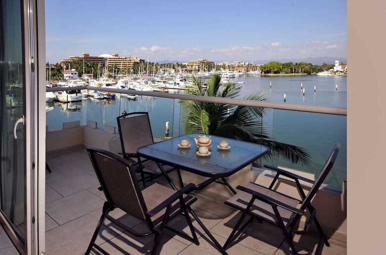 Hotel Marina Banderas Suites