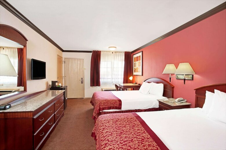 Motel Ramada By Wyndham Pasadena
